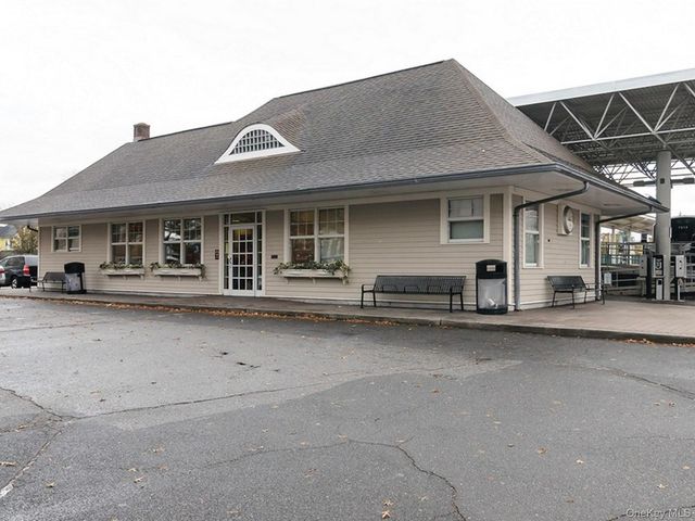 9 N Maryland Avenue, Port Washington, NY 11050