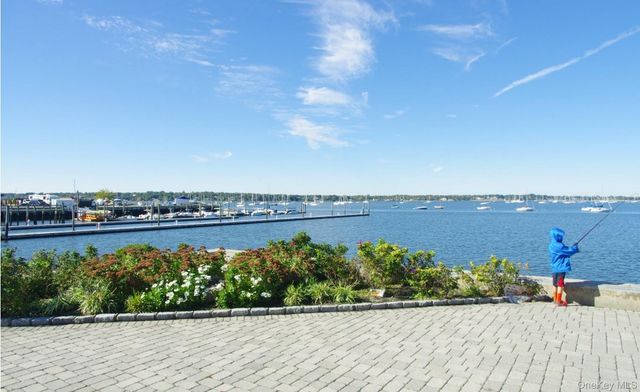 9 N Maryland Avenue, Port Washington, NY 11050