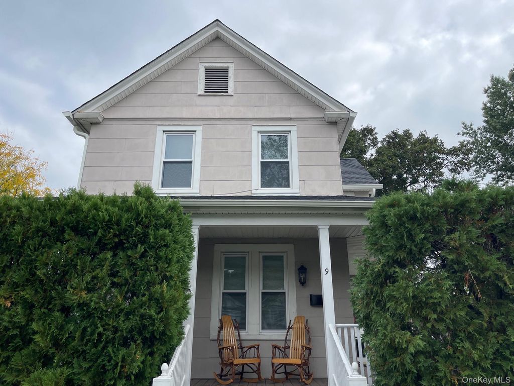 9 N Maryland Avenue, Port Washington, NY 11050