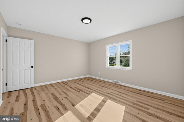 60 N CHESTER AVE, Riverside, NJ 08075