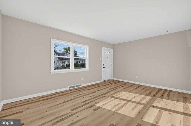 60 N CHESTER AVE, Riverside, NJ 08075