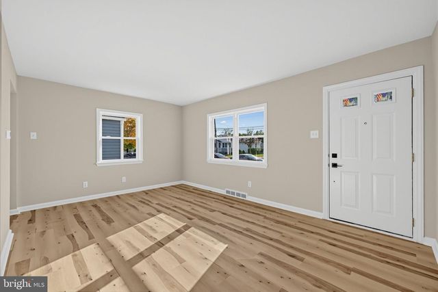 60 N CHESTER AVE, Riverside, NJ 08075