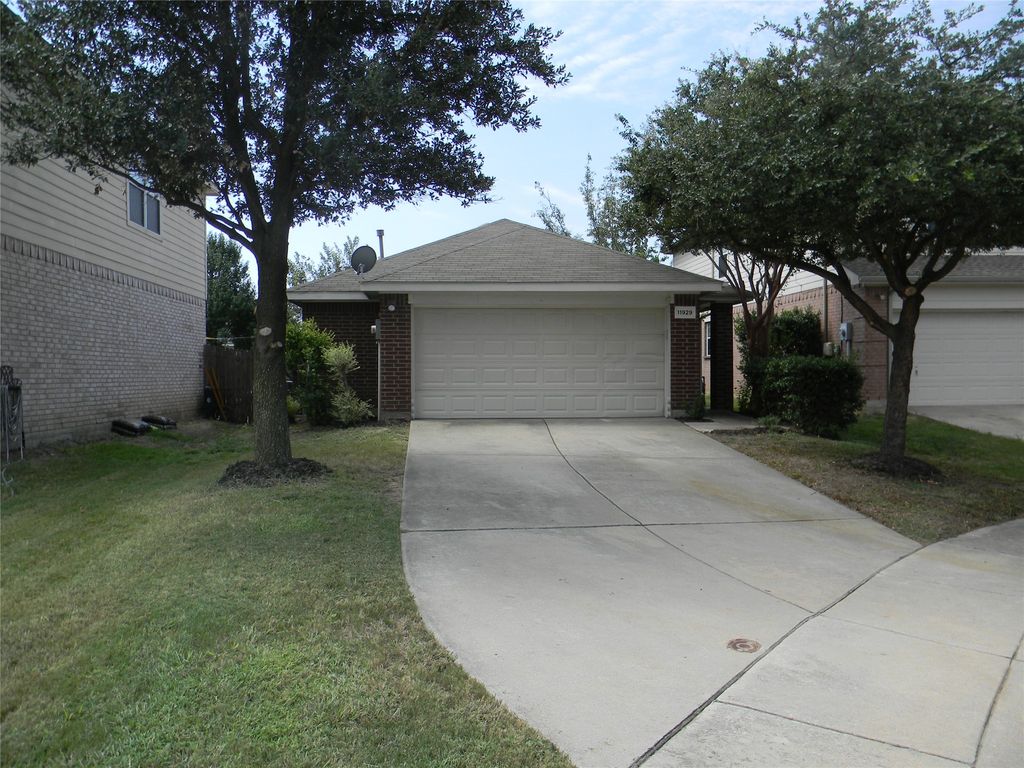 11929 Porcupine Drive, Fort Worth, TX 76244