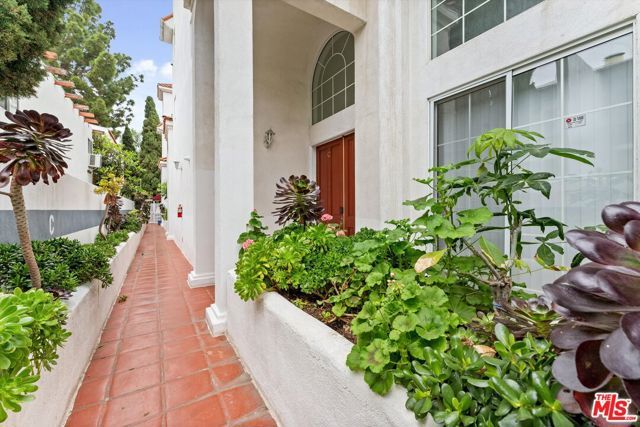 1338 Yale Street C, Santa Monica, CA 90404
