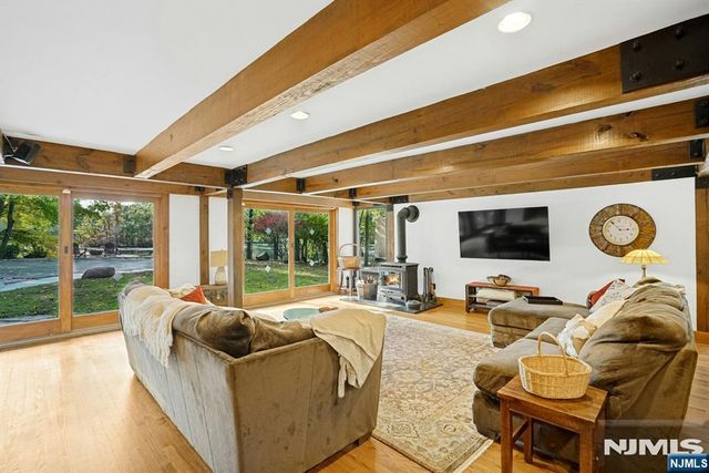 59 Youngs Road, Mahwah, NJ 07430