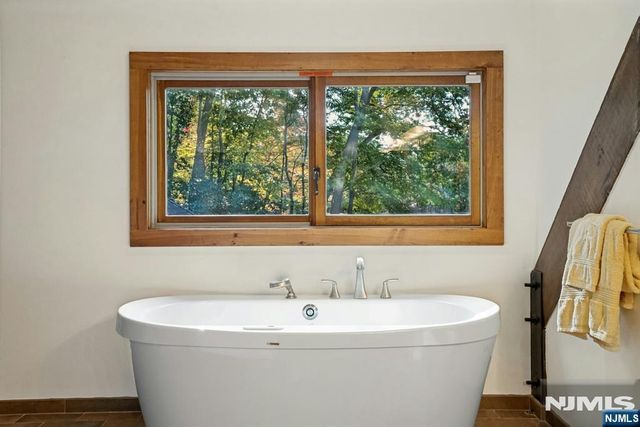 59 Youngs Road, Mahwah, NJ 07430