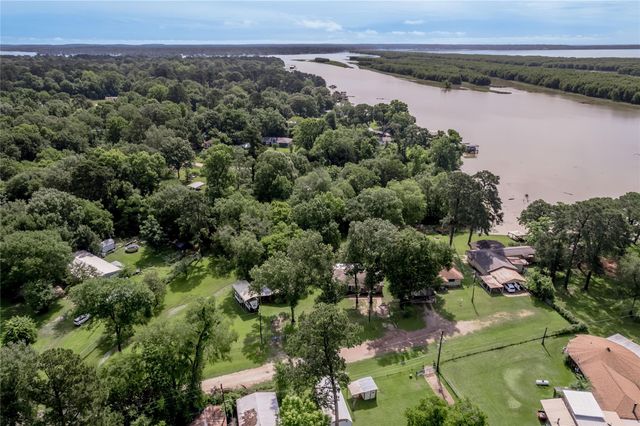 405 Peacock Path, Trinity, TX 75862