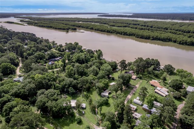 405 Peacock Path, Trinity, TX 75862