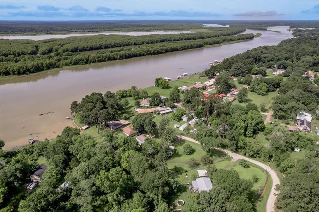 405 Peacock Path, Trinity, TX 75862