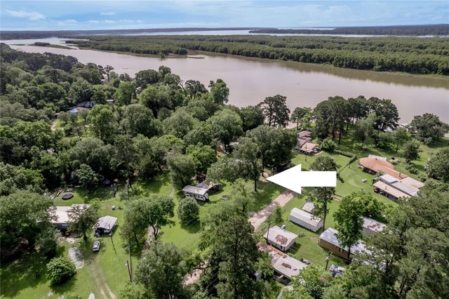 405 Peacock Path, Trinity, TX 75862