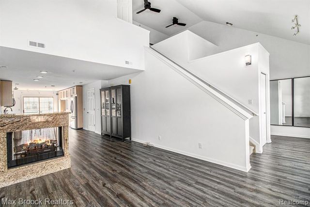 3274 Camden Drive, Troy, MI 48084