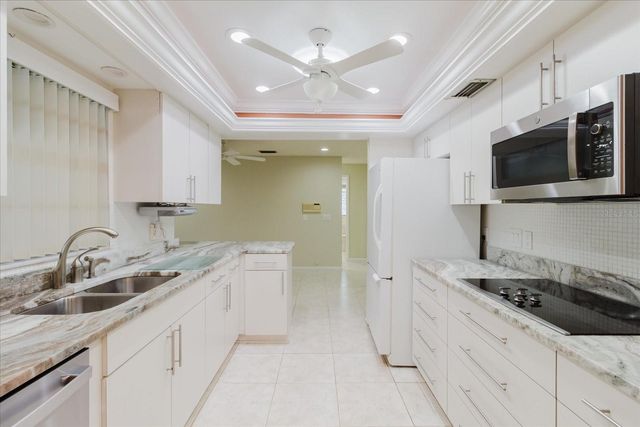 8222 LA SERENA DRIVE, Tampa, FL 33614