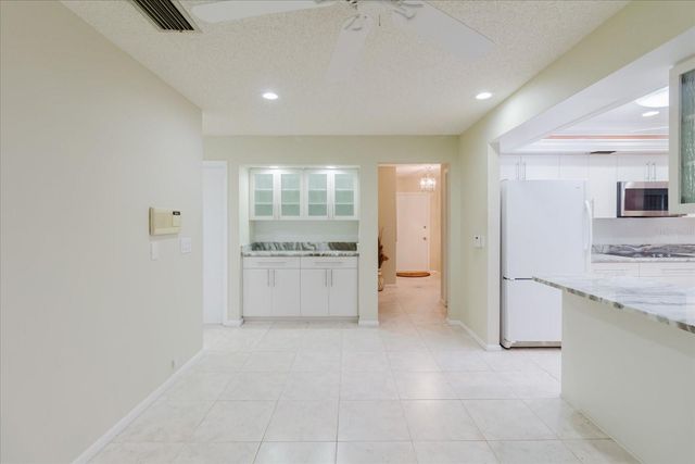 8222 LA SERENA DRIVE, Tampa, FL 33614