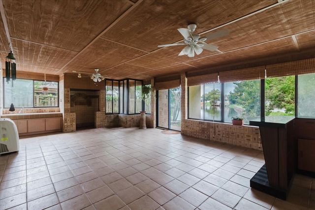 8222 LA SERENA DRIVE, Tampa, FL 33614