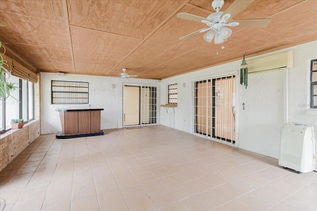 8222 LA SERENA DRIVE, Tampa, FL 33614