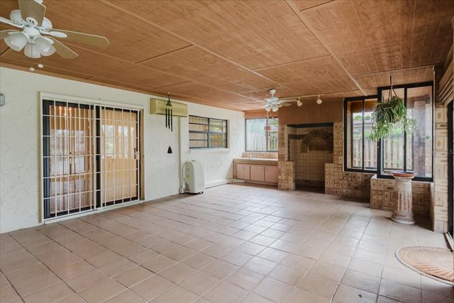 8222 LA SERENA DRIVE, Tampa, FL 33614