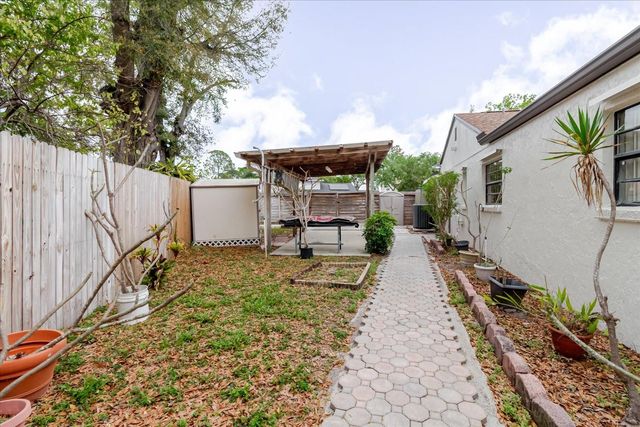 8222 LA SERENA DRIVE, Tampa, FL 33614