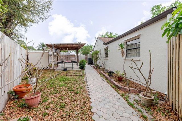 8222 LA SERENA DRIVE, Tampa, FL 33614