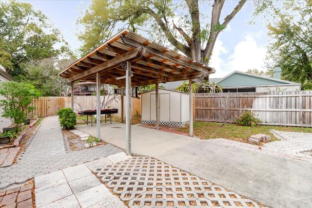 8222 LA SERENA DRIVE, Tampa, FL 33614