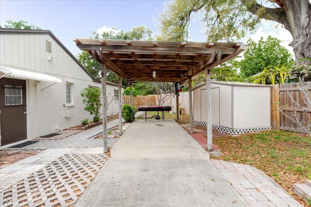 8222 LA SERENA DRIVE, Tampa, FL 33614