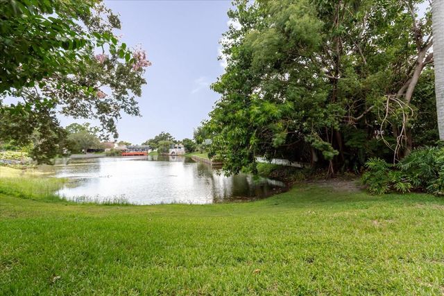 8222 LA SERENA DRIVE, Tampa, FL 33614