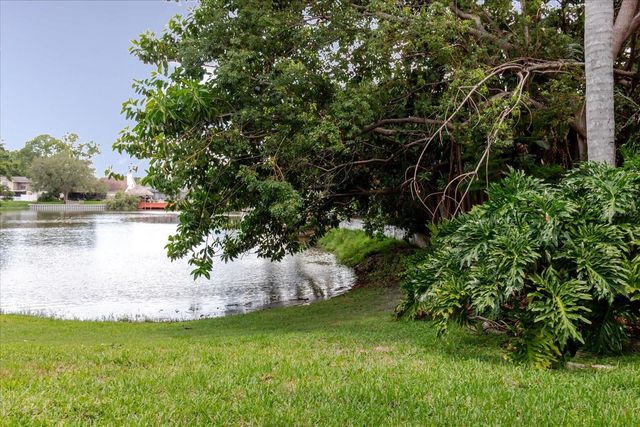 8222 LA SERENA DRIVE, Tampa, FL 33614