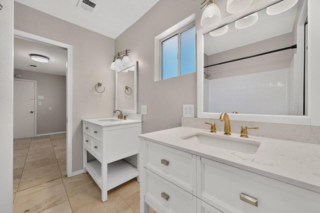 1617 Cedar Ridge Drive NE, Albuquerque, NM 87112