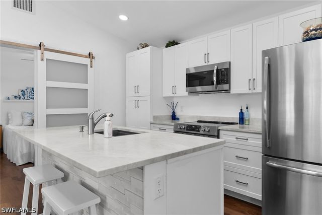 681 15th ST SW, Naples, FL 34117
