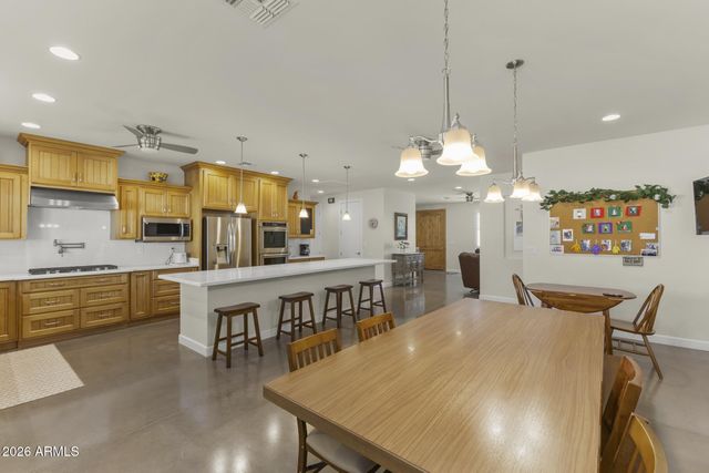 8410 W Sands Court, Peoria, AZ 85383