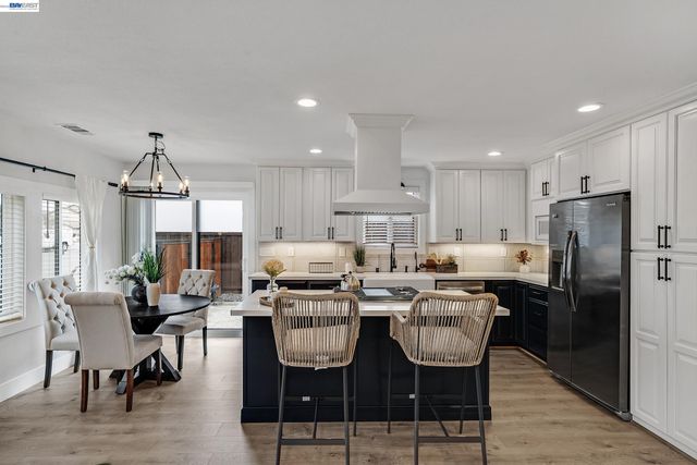 1861 Linden St, Livermore, CA 94551