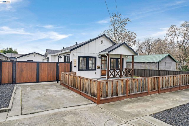 1861 Linden St, Livermore, CA 94551