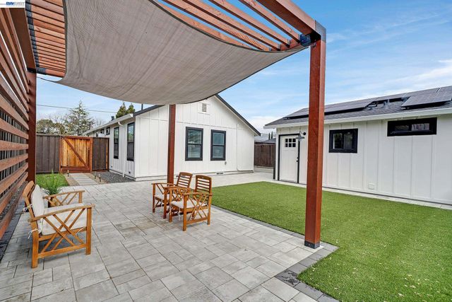 1861 Linden St, Livermore, CA 94551