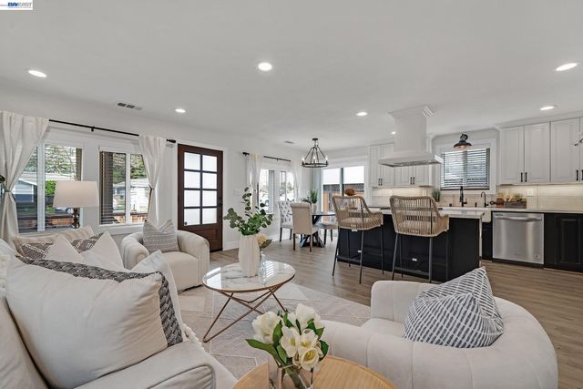 1861 Linden St, Livermore, CA 94551