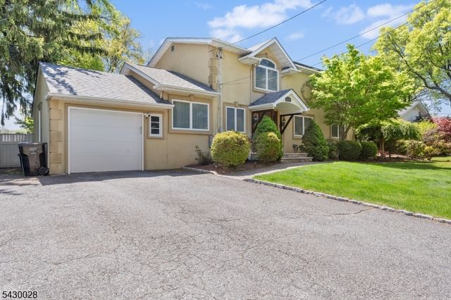 124 Crain Rd, Paramus Boro, NJ 07652