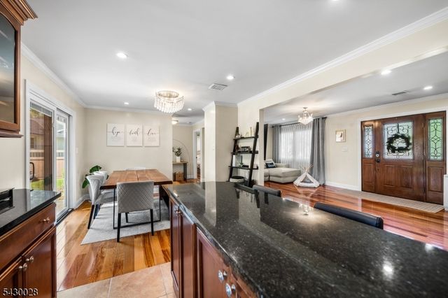 124 Crain Rd, Paramus Boro, NJ 07652