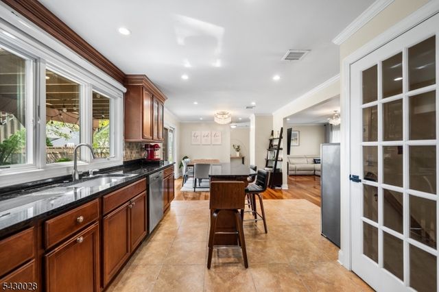 124 Crain Rd, Paramus Boro, NJ 07652