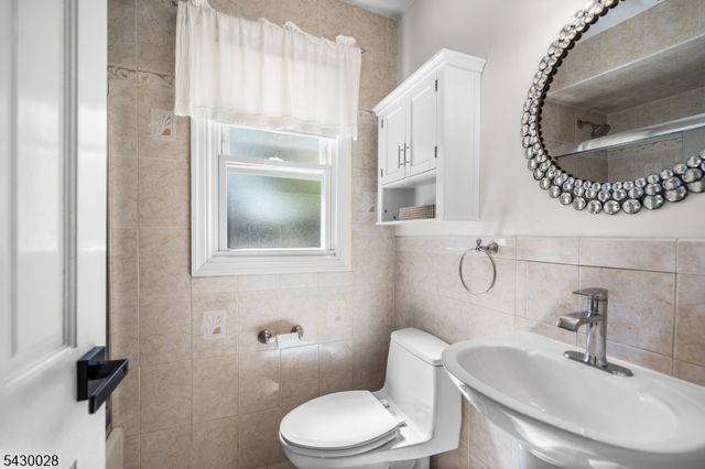 124 Crain Rd, Paramus Boro, NJ 07652