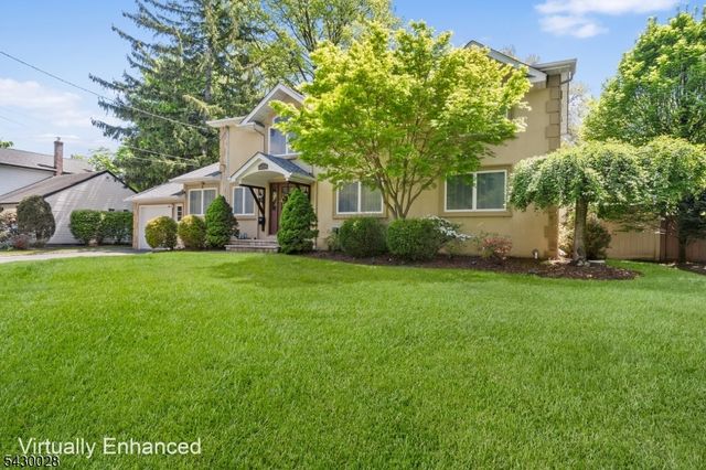 124 Crain Rd, Paramus Boro, NJ 07652