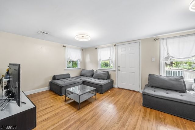 124 Crain Rd, Paramus Boro, NJ 07652