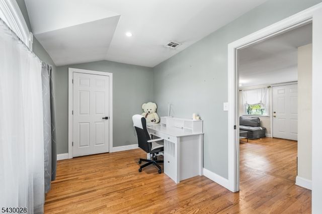 124 Crain Rd, Paramus Boro, NJ 07652