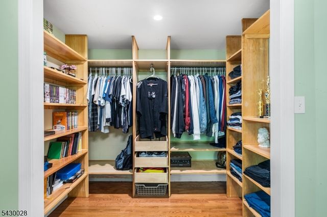 124 Crain Rd, Paramus Boro, NJ 07652