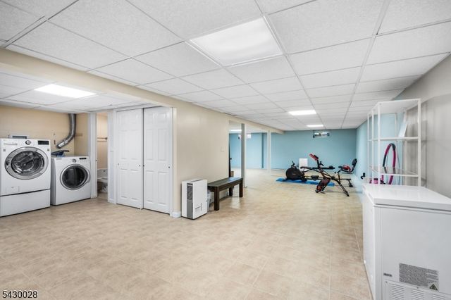 124 Crain Rd, Paramus Boro, NJ 07652