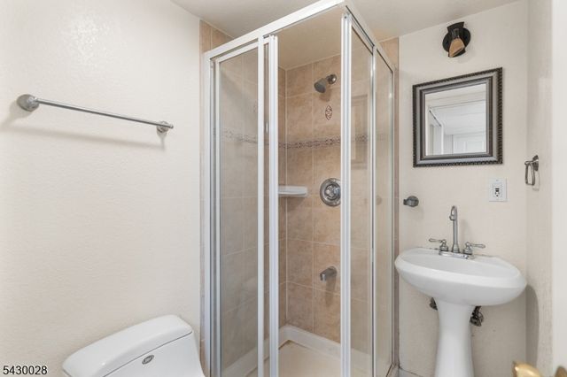 124 Crain Rd, Paramus Boro, NJ 07652