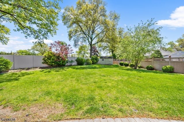 124 Crain Rd, Paramus Boro, NJ 07652