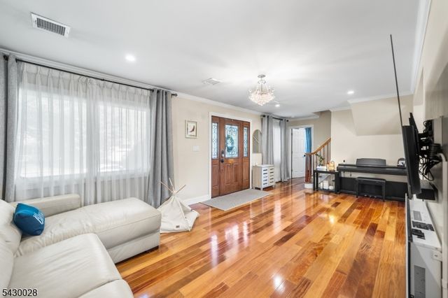 124 Crain Rd, Paramus Boro, NJ 07652