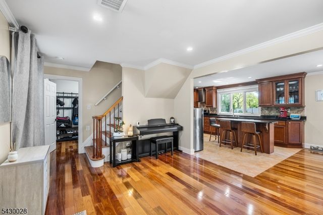 124 Crain Rd, Paramus Boro, NJ 07652