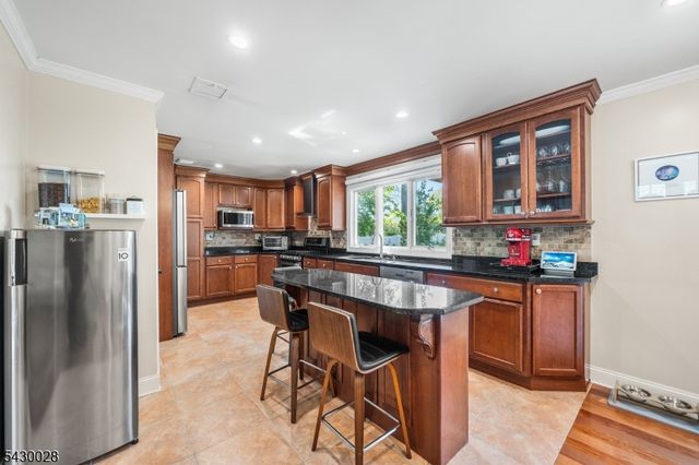 124 Crain Rd, Paramus Boro, NJ 07652