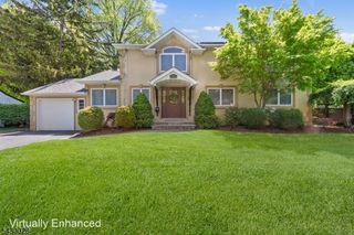 124 Crain Rd, Paramus Boro, NJ 07652