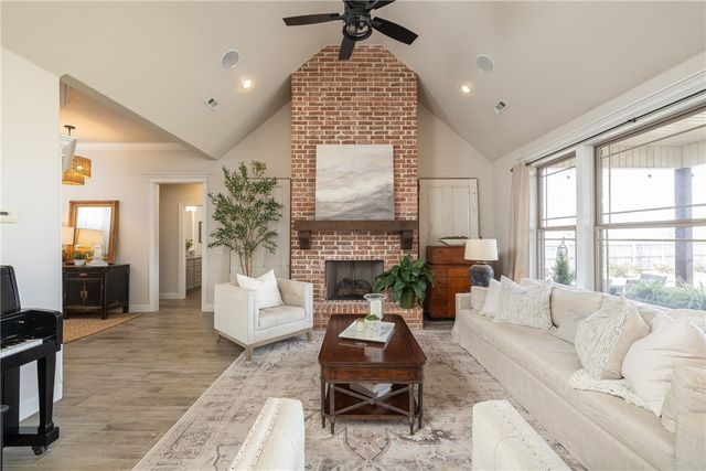 1238 Valle Lane, Tontitown, AR 72762