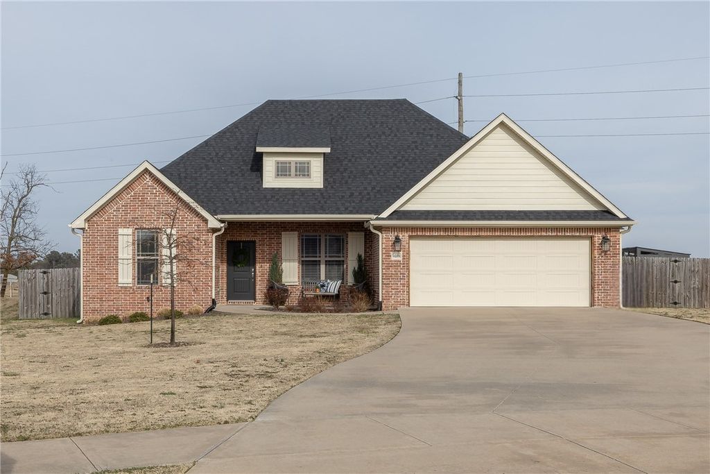 1238 Valle Lane, Tontitown, AR 72762